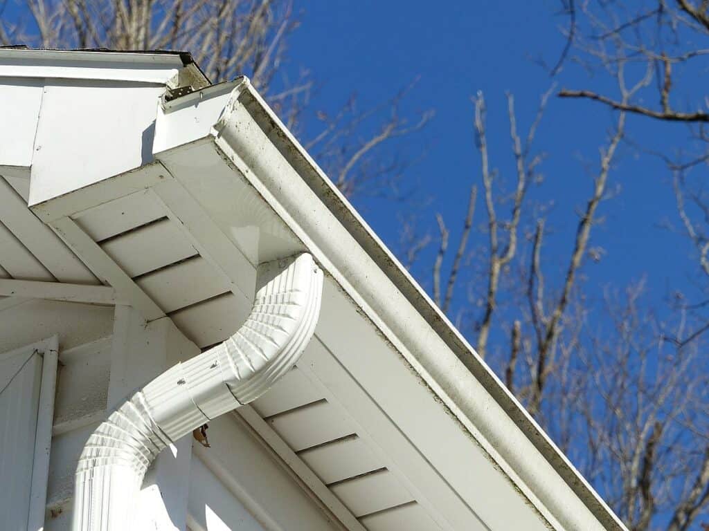 a seamless aluminum gutter