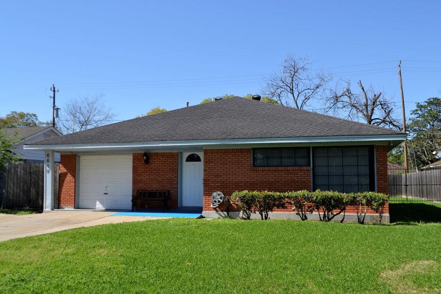 a small ranch house with a roof in Dayton, Ohio